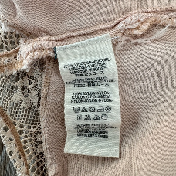 Free People Women's Pink Crop Top Size M Medium Floral Lace Sleeveless Satin - Picture 11 of 12